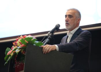 رئیس سازمان غذا و دارو در افتتاحیه نمایشگاه ایرانهلث: تولیدات با کیفیت، تولیدات داخلی به حساب میآیند