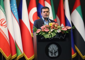 توصیه معاون علمی رئیس جمهور به تولیدکنندگان تجهیزات پزشکی؛ کارتان را به روز نگه دارید