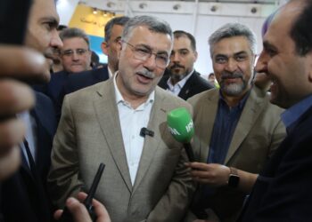 وزیر بهداشت در مراسم افتتاحیه ایرانهلث ۱۴۰۴؛ تولید برای سلامت ارزش مضاعفی دارد