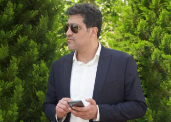 منفعل نیستم اما…