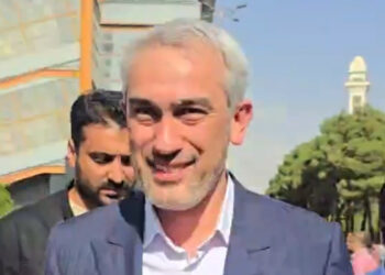 وزیر اقتصاد به نمایشگاه آمد