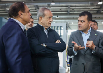 حضور رئیس‌جمهور در «فر ایران»؛  وقتی توان داخل دیده می‌شود