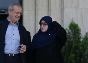 مهاجرانی خطاب به نمایندگان معترض:  تقصیر گرانی را به گردن رییس‌جمهور نیندازید!