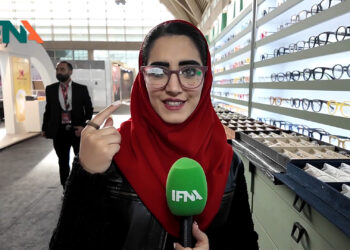 نگاه ها به نمایشگاه عینک در شهر آفتاب