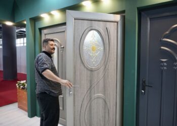 در رو باز کن؛ مگه نمایشگاه شروع نشده؟!